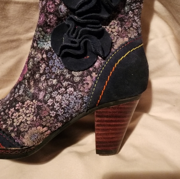 L'Artiste Floral Booties - Picture 7 of 13